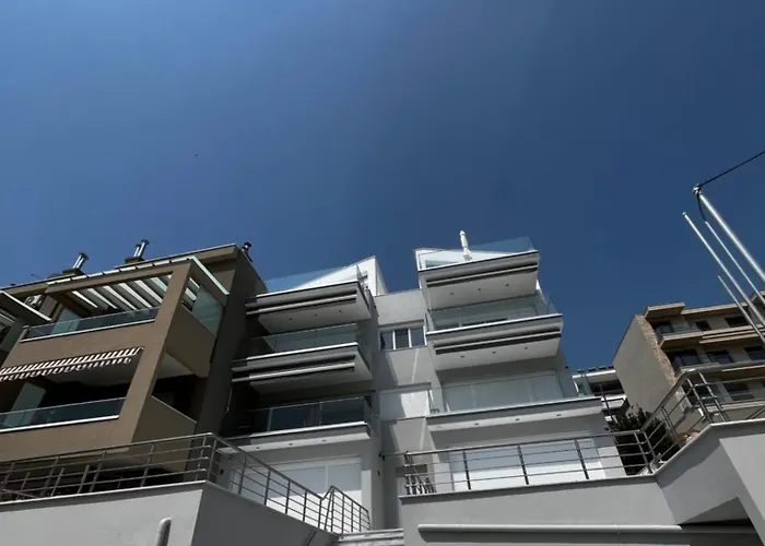 The Horizon * Néa Péramos