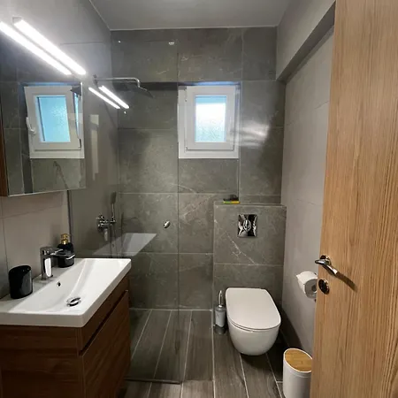 The Horizon * Néa Péramos