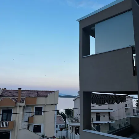 The Horizon *